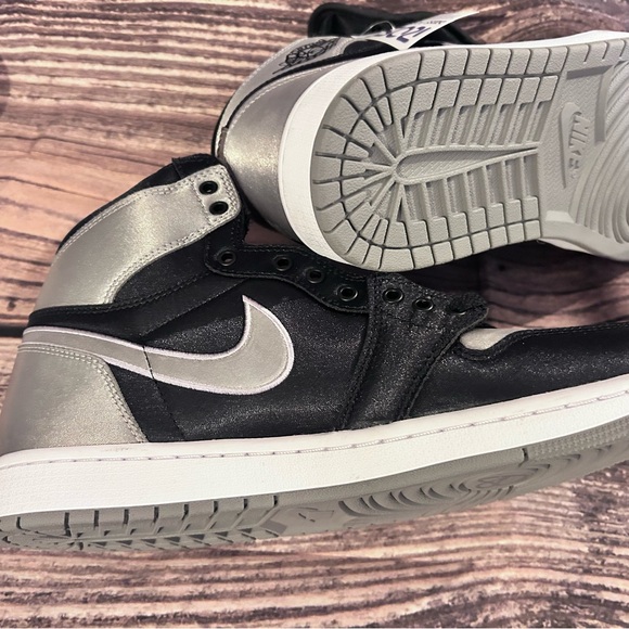 Nike Black and Silver Athletic Shoes main image 6